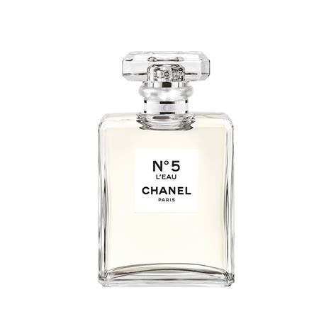 chanel 5 white|chanel no 5 description.